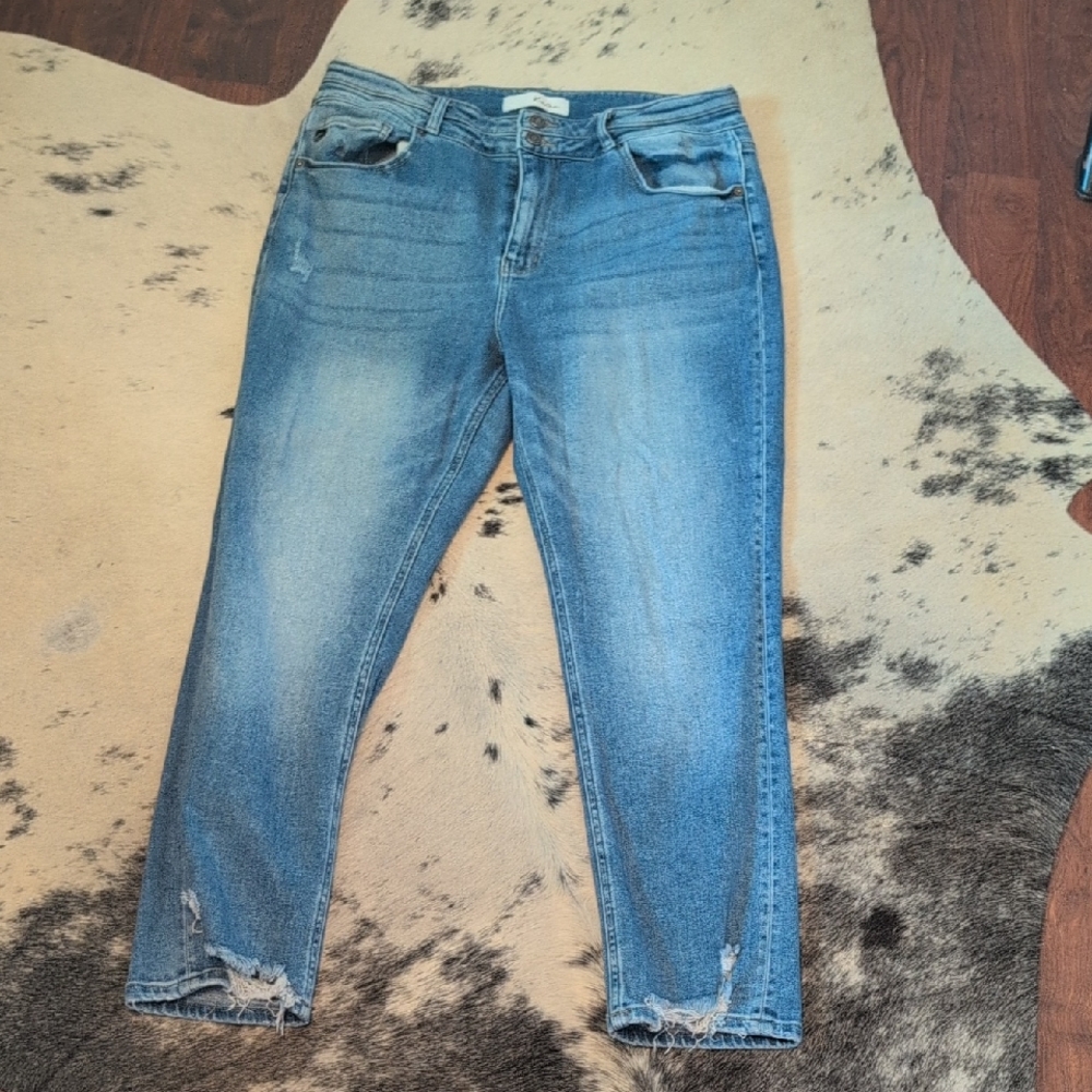 KanCan Light Blue Cropped Jeans